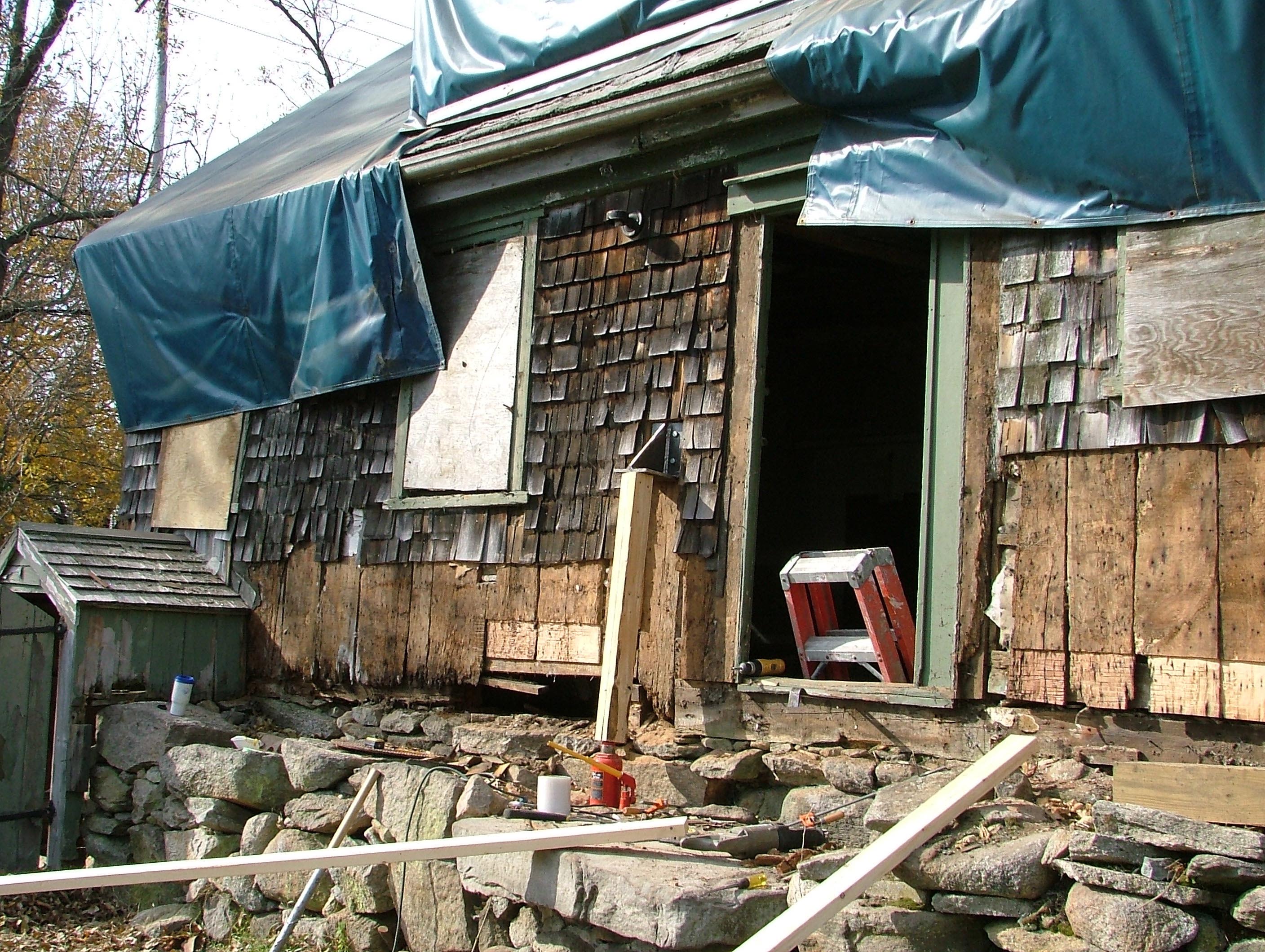 Akin House, Jacking method used for the east exterior. November 4, 2005